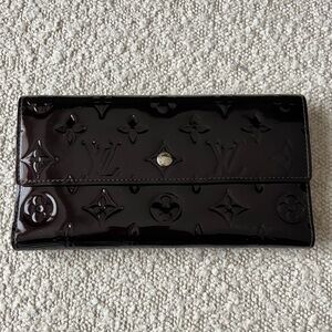 AUTHENTIC LOUIS VUITTON Burgundy Vernis Patent Leather Sarah Wallet